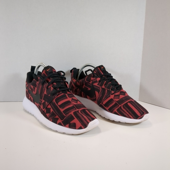 Nike women's Roshe One Print, red and black shoes, size 7.5 - Picture 2 of 11